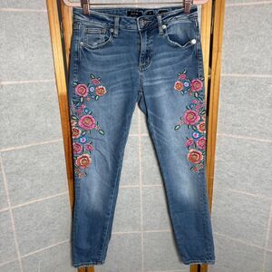 Miss Me Women's 26 Ankle Skinny Cutoff Floral Embroidered Light Wash Denim Jeans
